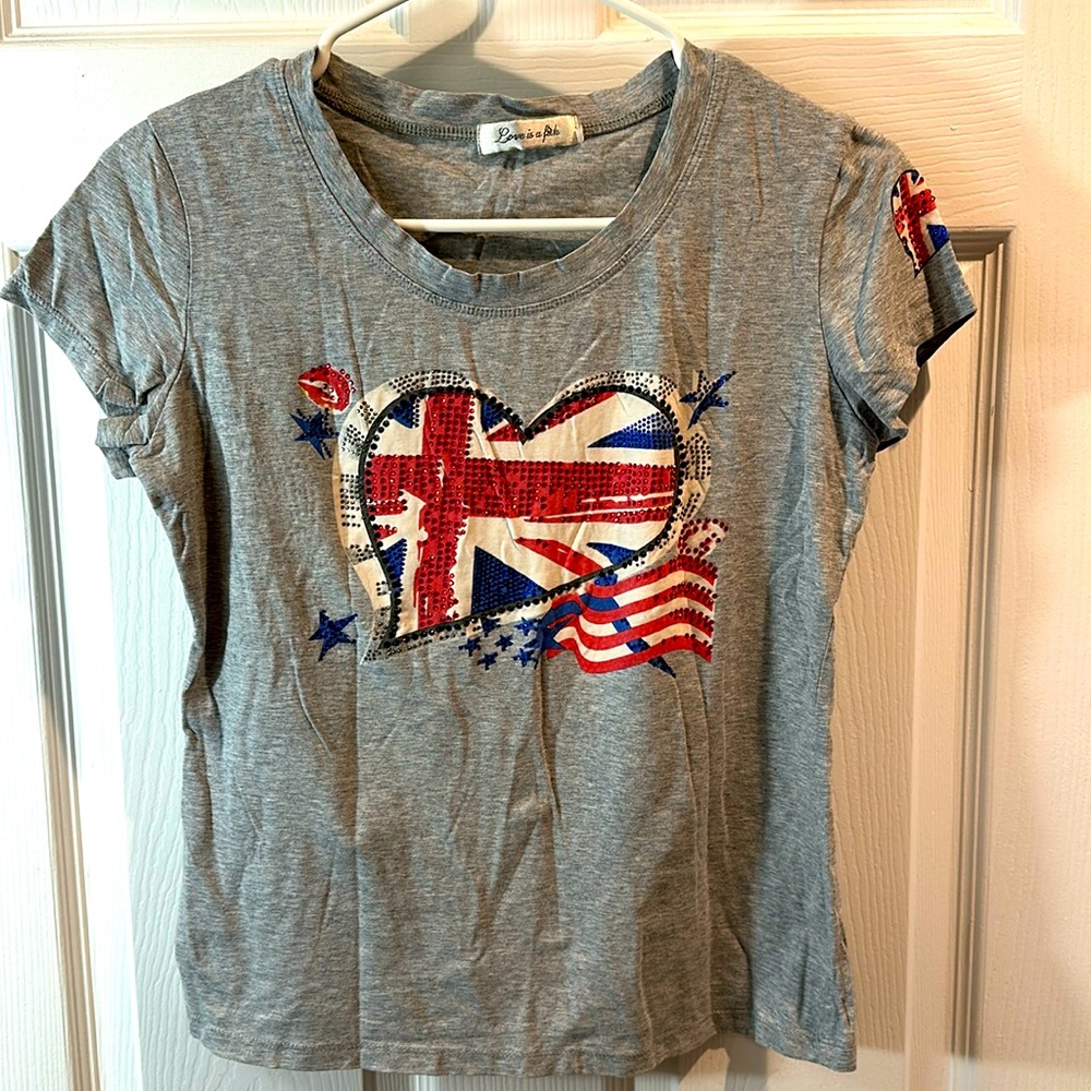 Love is faste Top